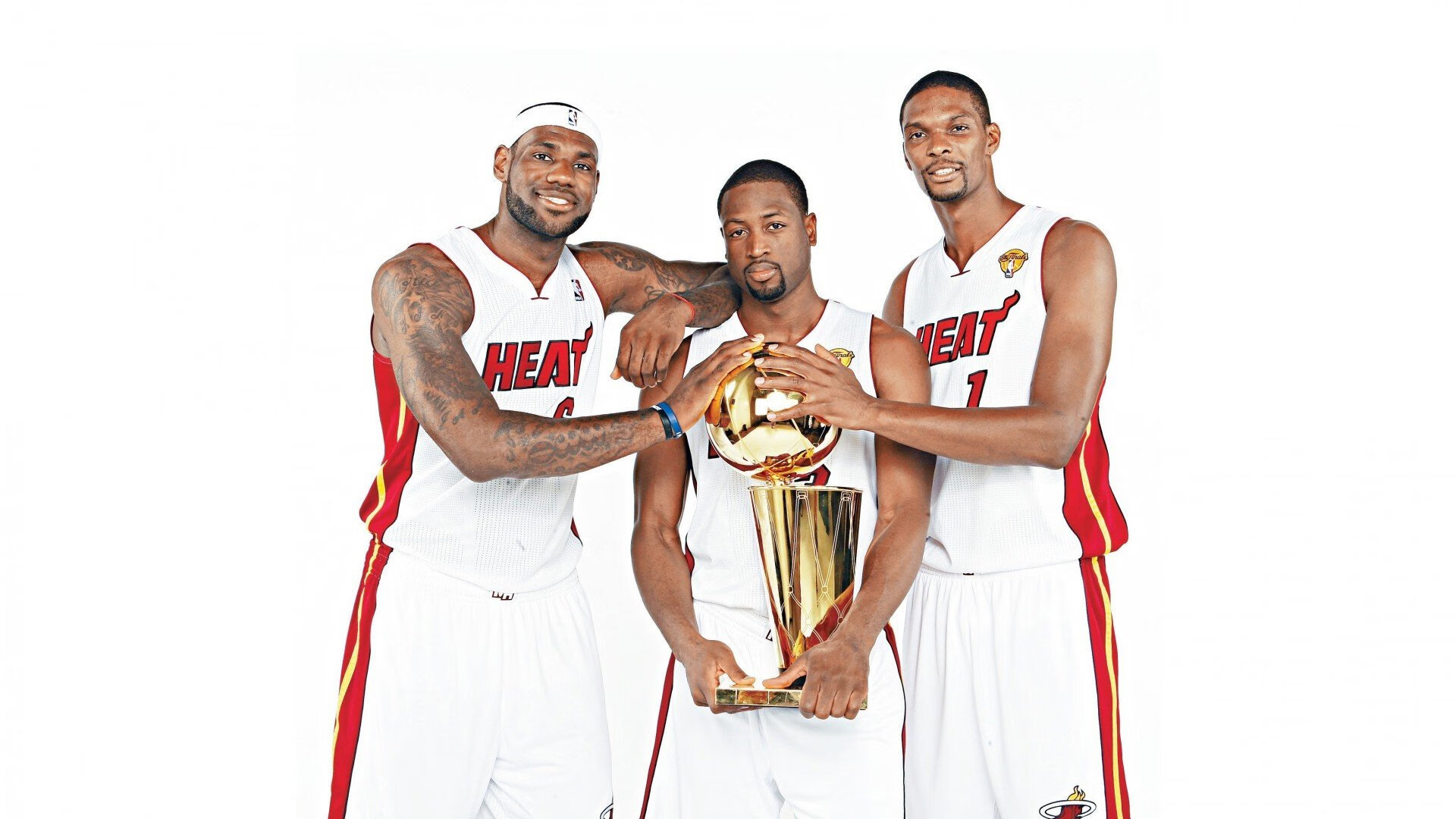 战术多变增加对手压力，战术调整